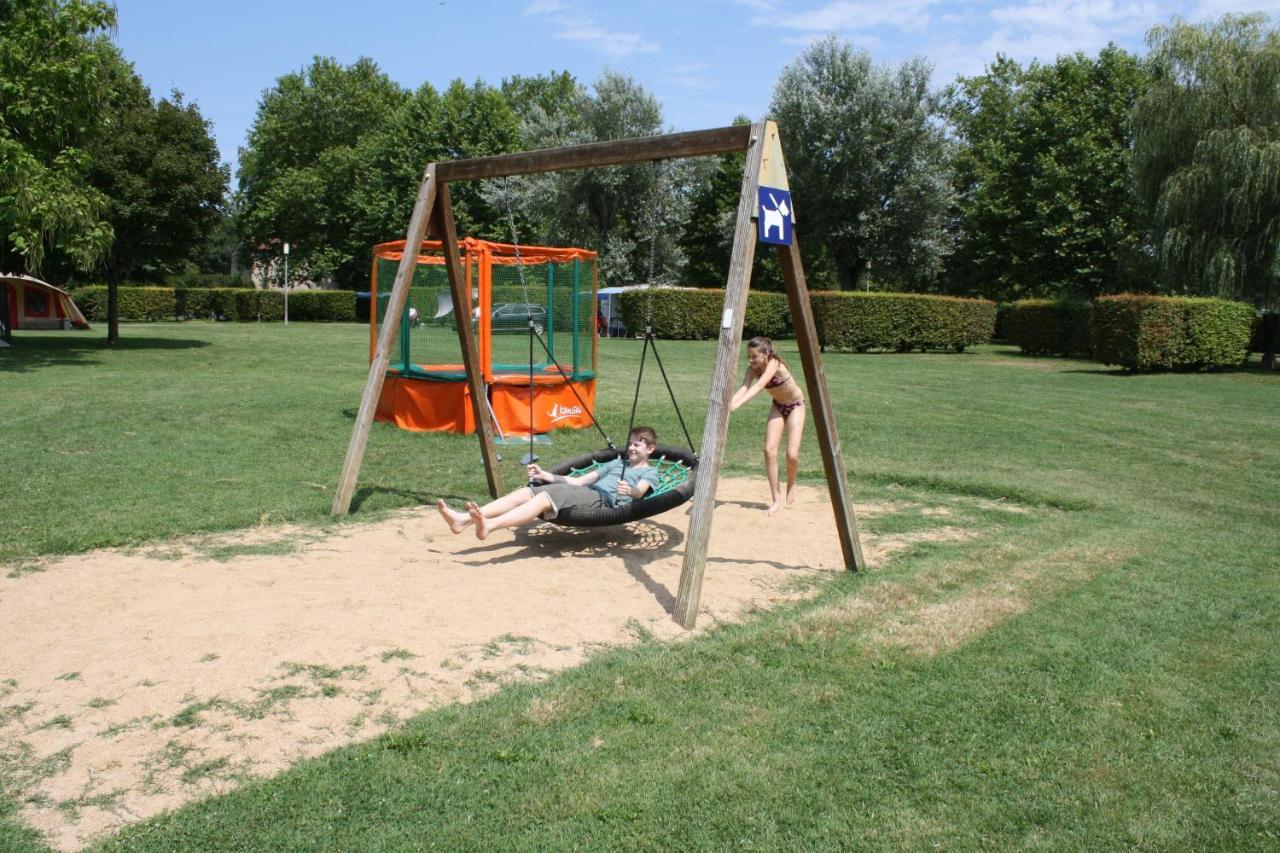 Camping Aux Rives Du Soleil Понт-де-Во Екстериор снимка