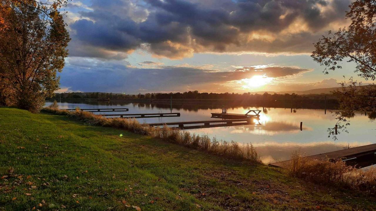 Camping Aux Rives Du Soleil Понт-де-Во Екстериор снимка